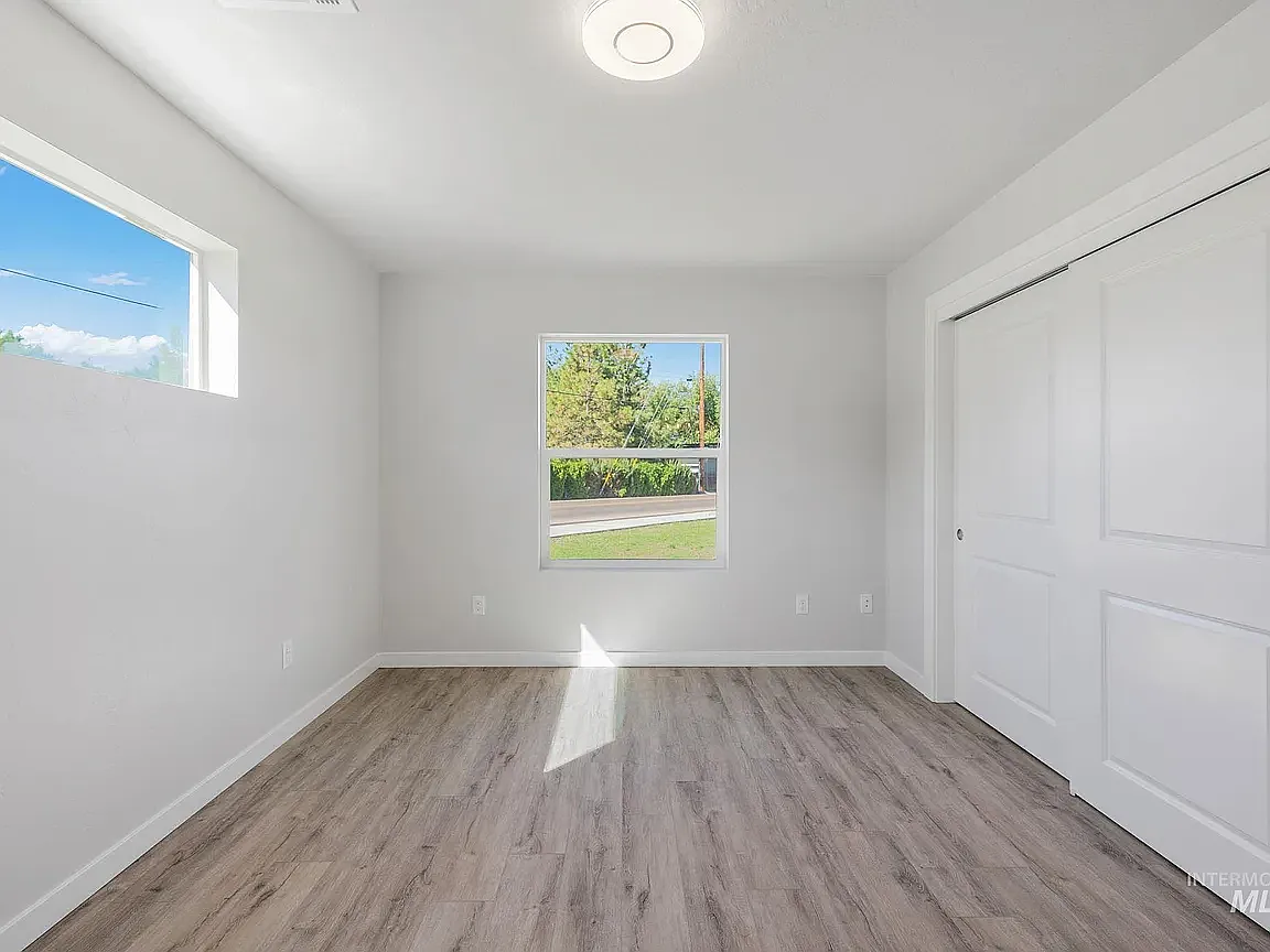 835 W Main St — Photo 4