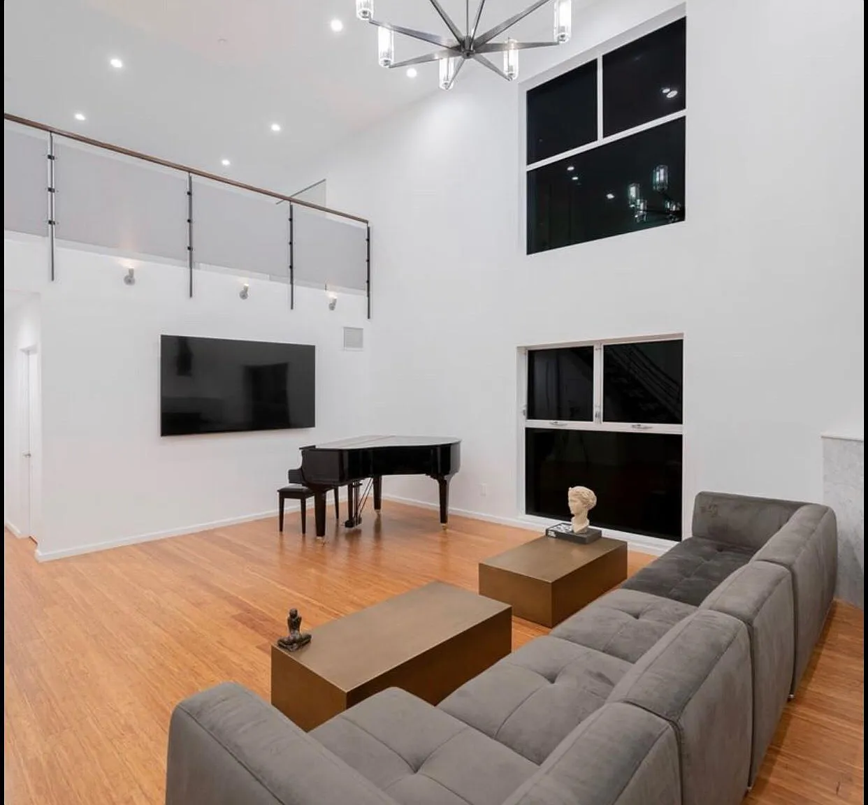 7062 Hawthorn Ave — Photo 3