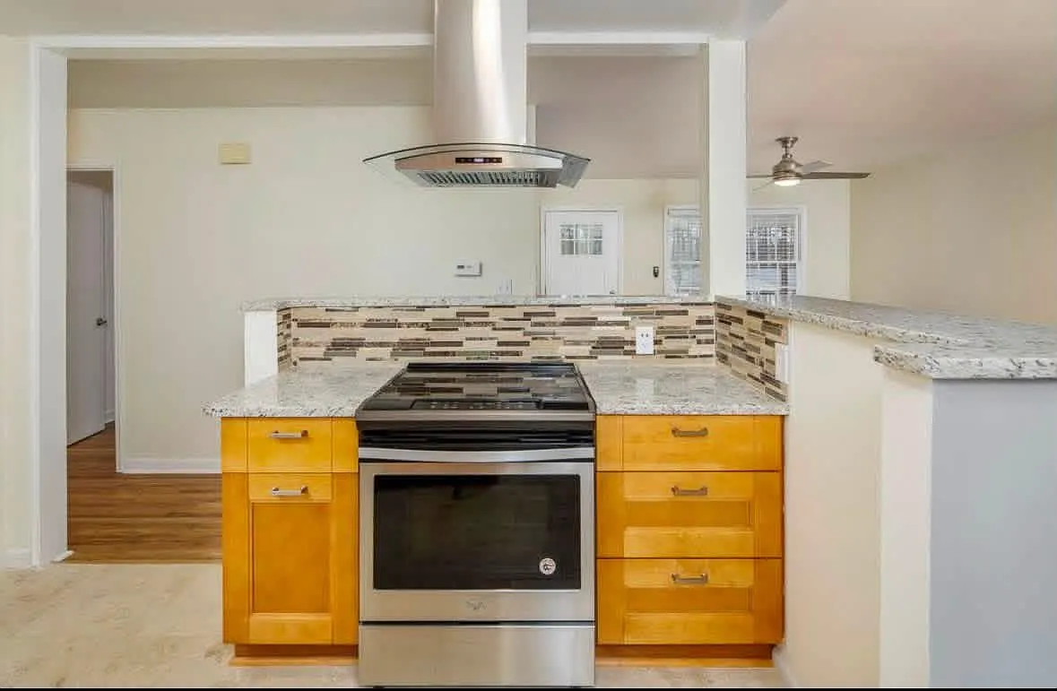 3 bed, 1075 sqft, $2,500 — Photo 4