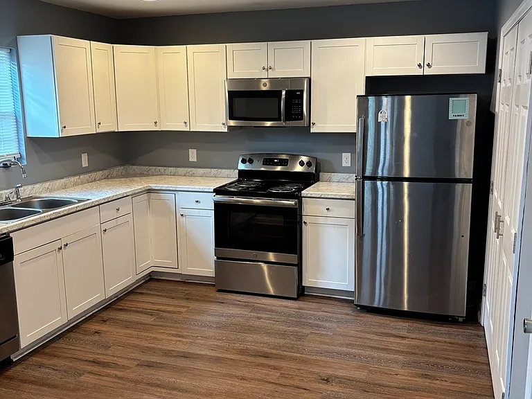 302 Brown St #B — Photo 6