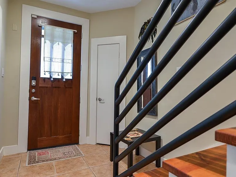 1807 W Webster St — Photo 33