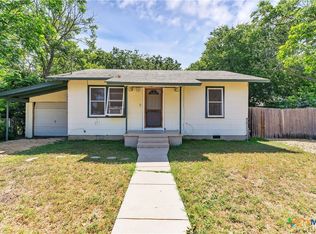 1409 N Bruns St, Seguin, TX 78155