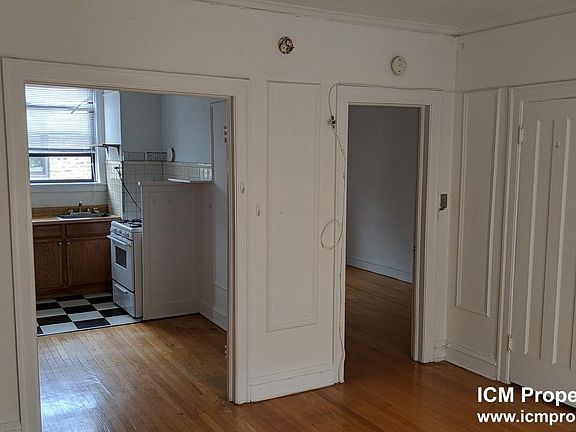 3rd image of 1946 W Wilson Ave #3