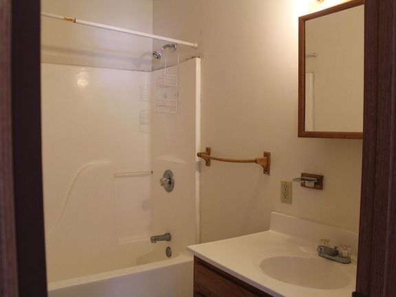 4th image of 30 E Carpenter St APT C