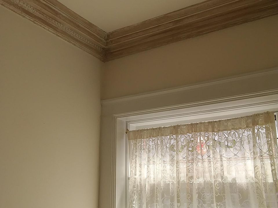 Crown molding with 9 foot ceilings