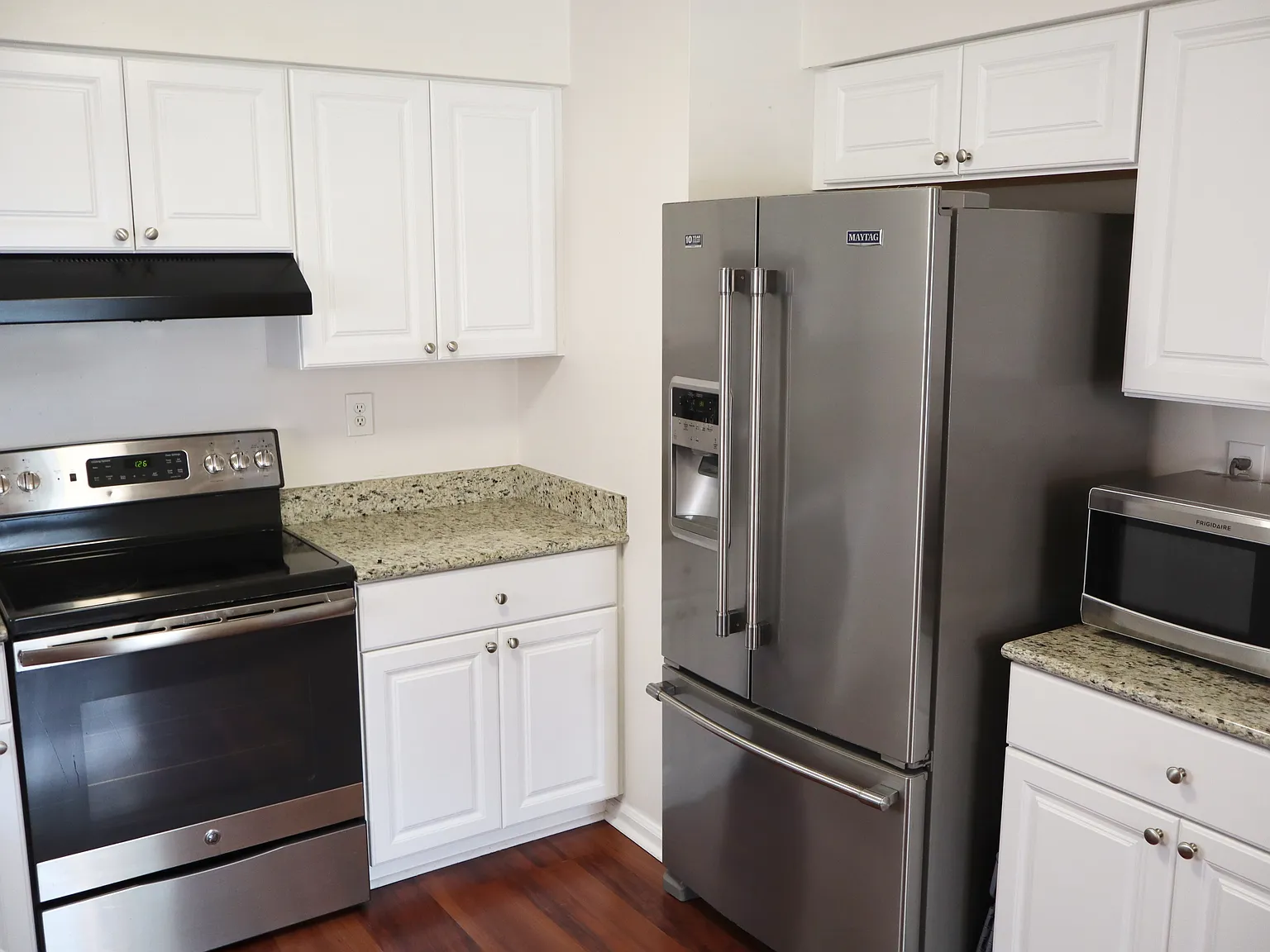 3 bed, 1220 sqft, $2,800 — Photo 4