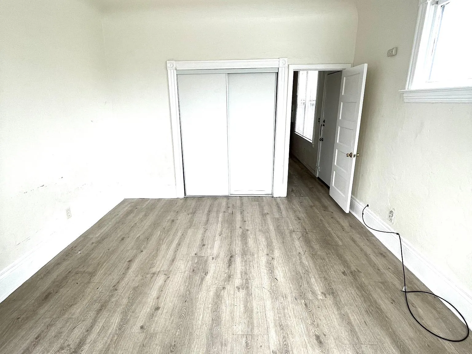 520 E Willow St — Photo 2