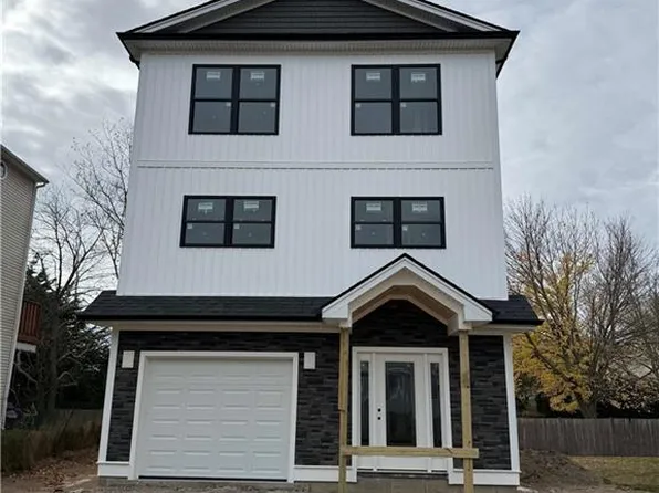 33 Dundas Ave, Warwick, RI 02889