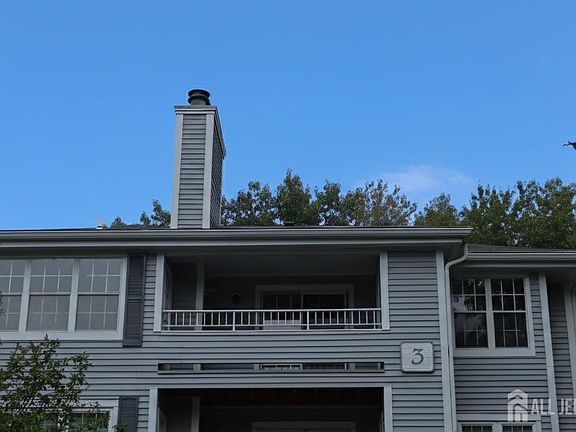 3rd image of 312 Raintree Ct