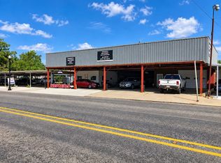 102 W Main St, Weimar, TX 78962
