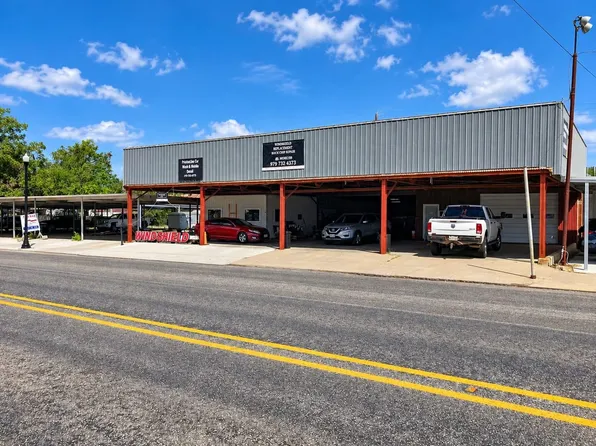 102 W Main St, Weimar, TX 78962