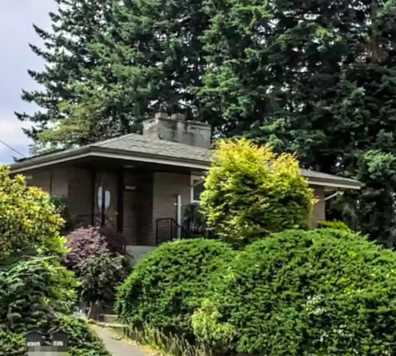 5 bed, 2200 sqft, $3,500 — Photo 2