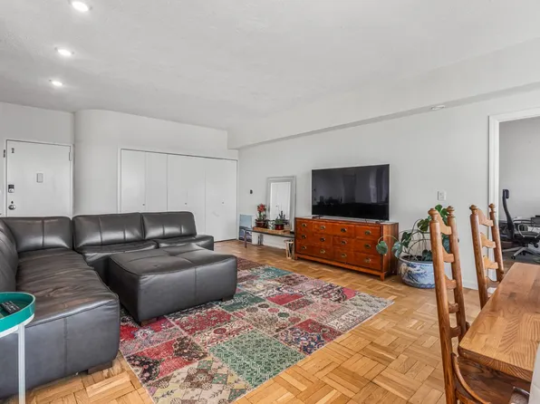 166-25 Powell Cove Boulevard image 4 of 27