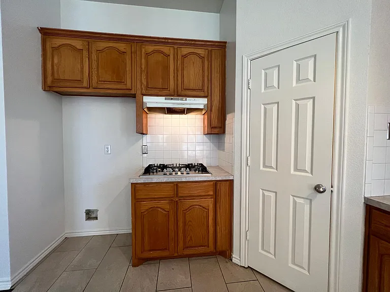 1141 Nickerson Ln — Photo 12