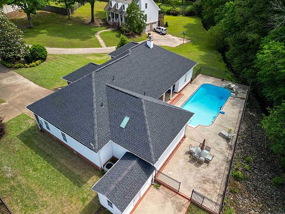 4th image of 102 Raintree Ct