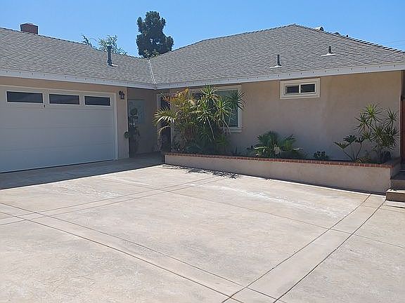 2nd image of 1943 Vallecito Dr