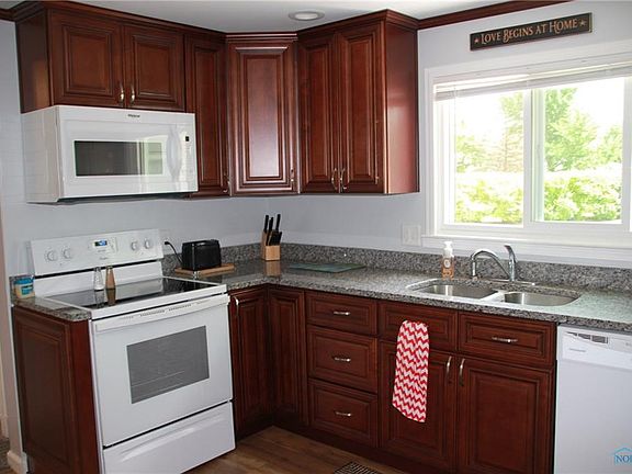 5th image of 1512 Darbyshire Dr