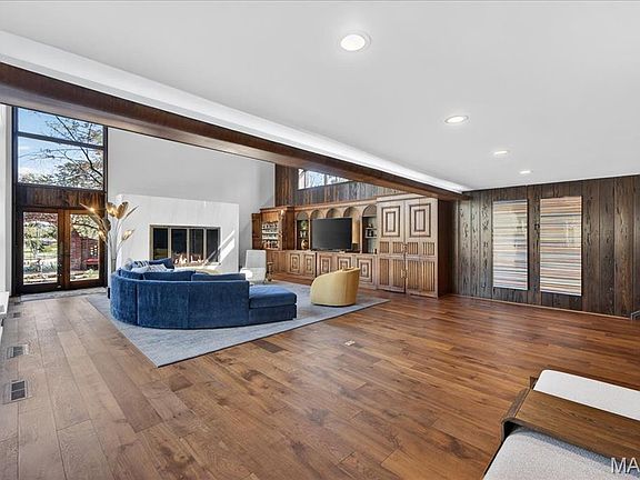 6th image of 10 Vouga Ln