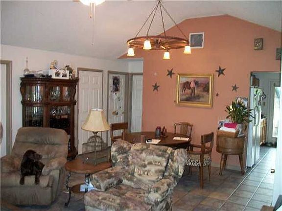 4th image of 1379 Lovers Ln