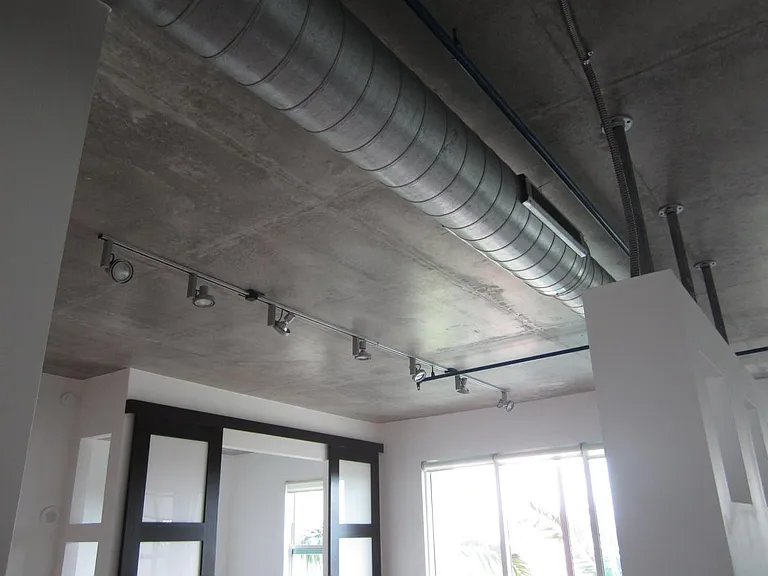 313 NE 2nd St #305 — Photo 8