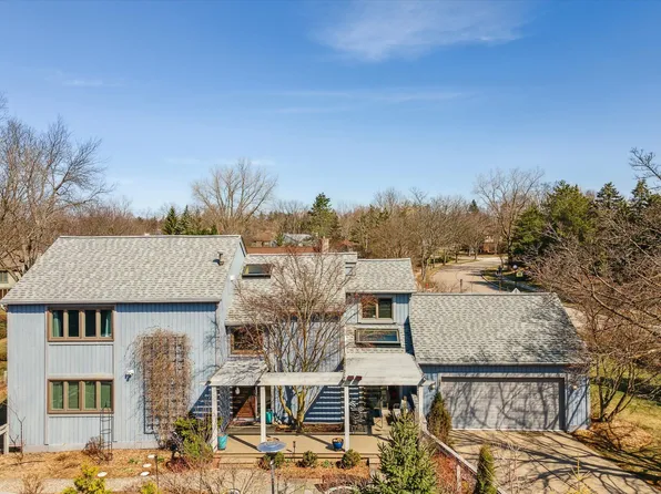 3805 Waldenwood Dr, Ann Arbor, MI 48105