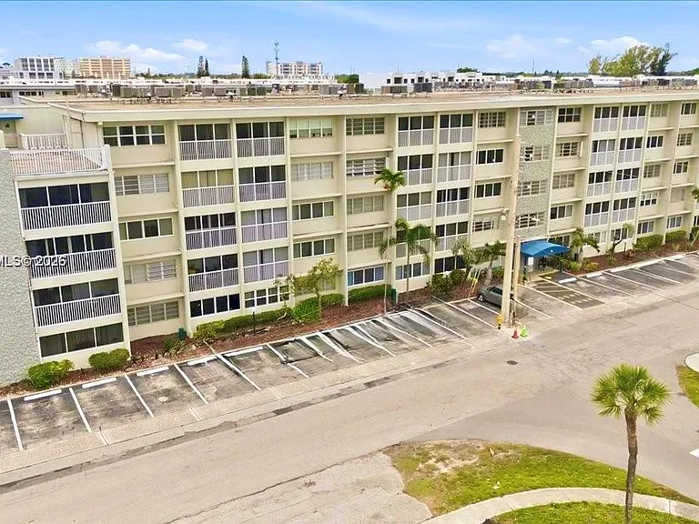 330 SE 2nd St #101G — Photo 3