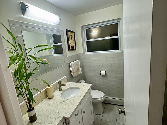 4th image of 5861 W Gunnison St #1