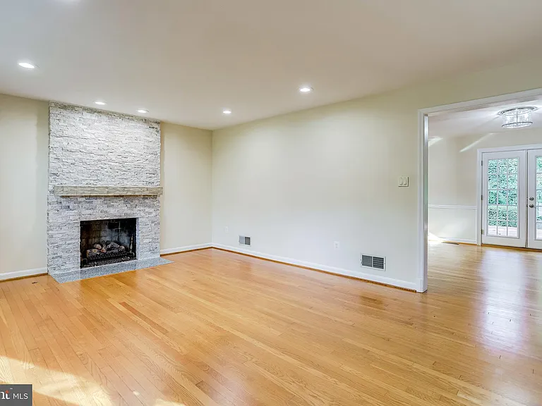 7321 Reddfield Ct — Photo 3