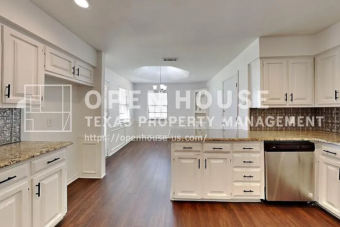 810 Rivercrest Blvd — Photo 5