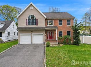 15 Mystic St, Fords, NJ 08863