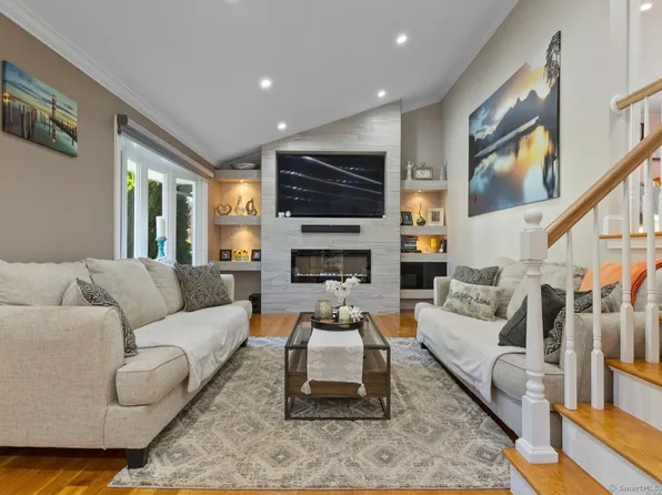 117 Hollyberry Lane, Plainville, CT 06062