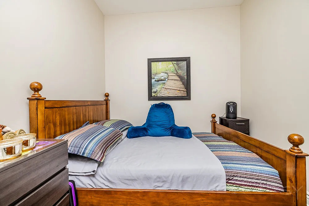 4 bed, 2.5 bath, 2000 sqft, $3,000 — Photo 4
