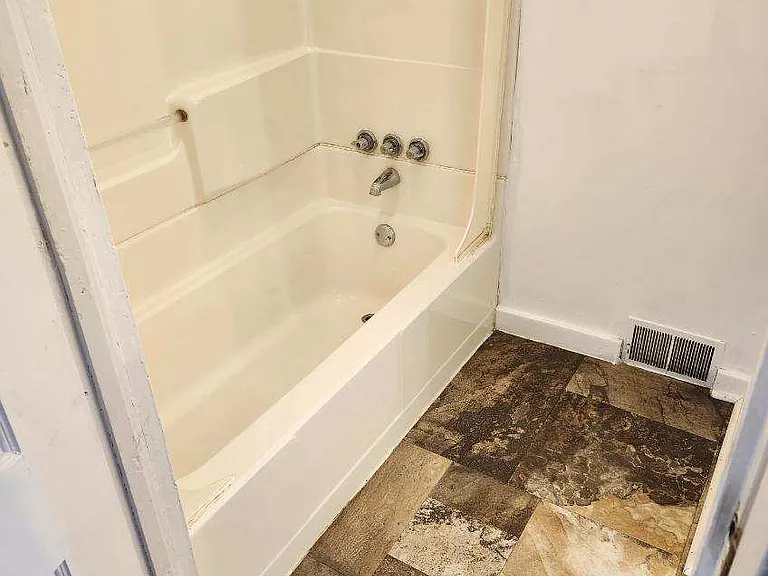 1049 School St — Photo 11