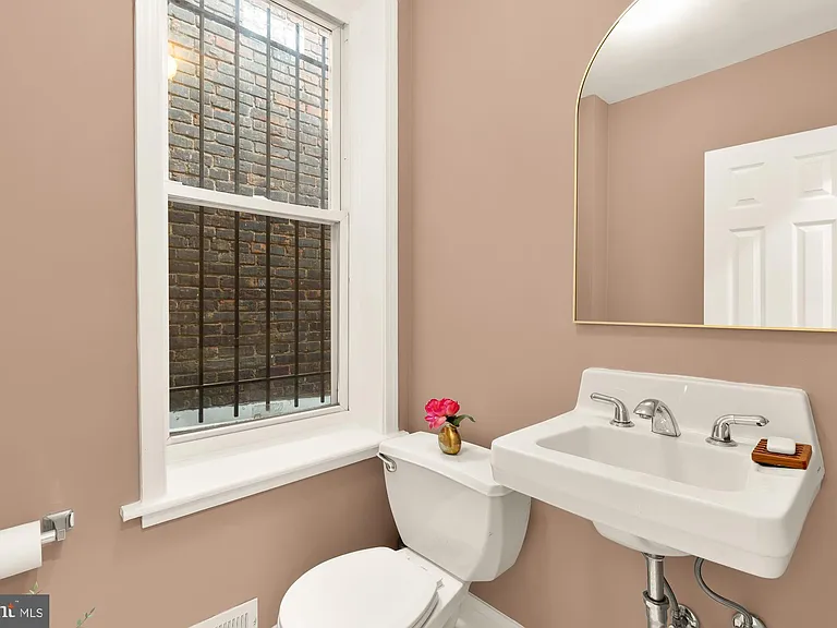1017 Monroe St NW #2 — Photo 14