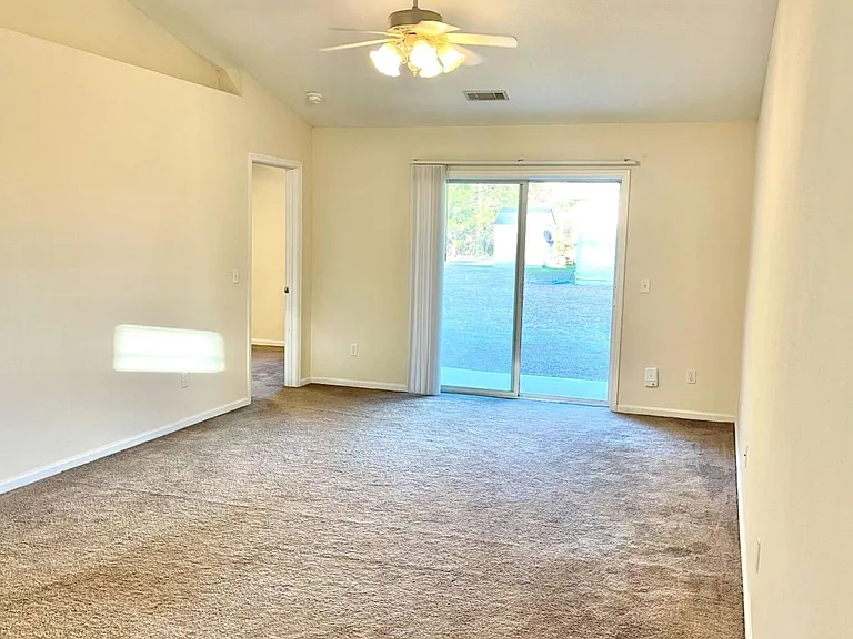 409 Lawnwood Ct — Photo 4