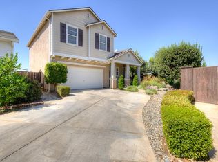 1892 N Mont Blanc Ln, Clovis, CA 93619