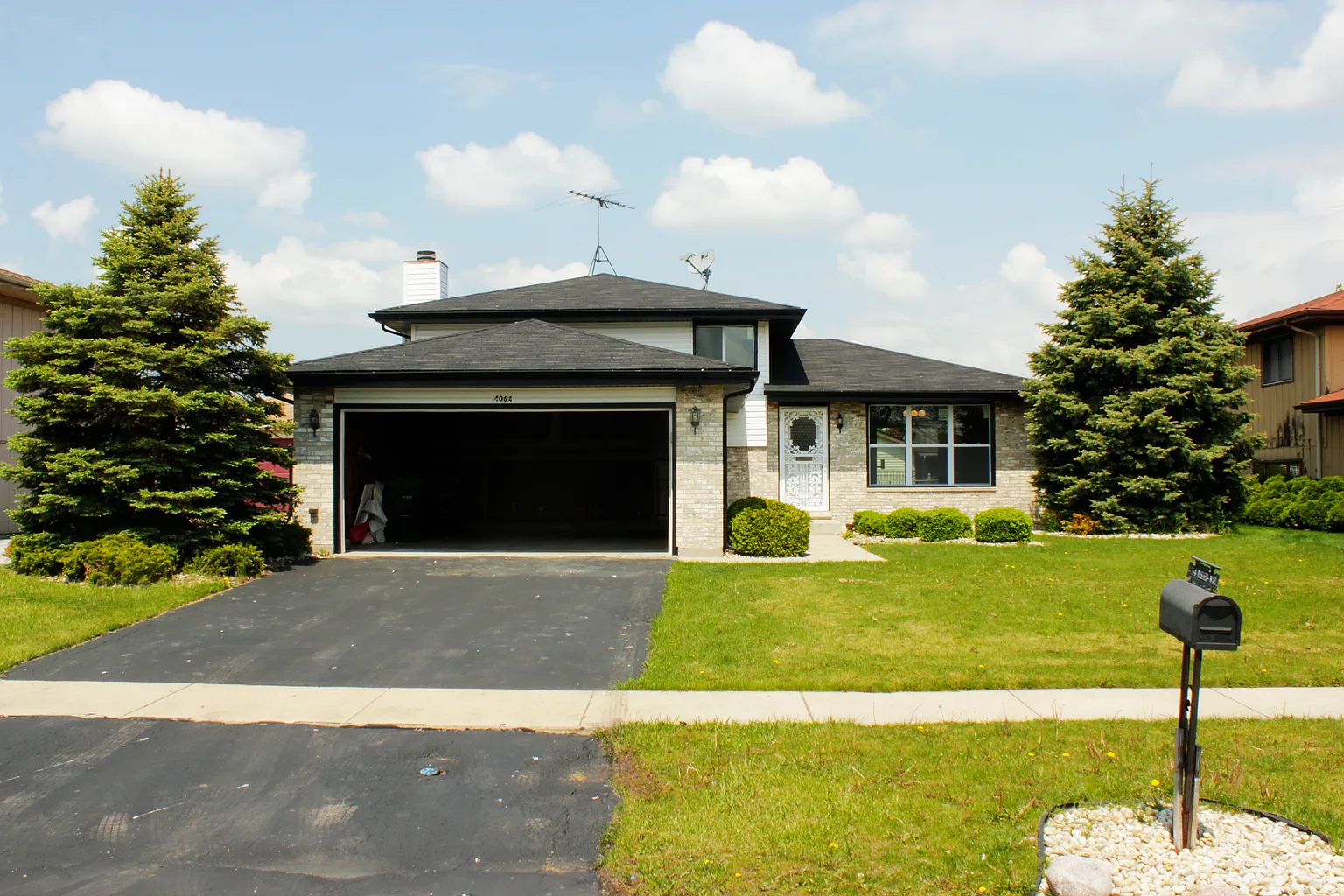 4064 Russet Way photo 1