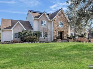 4 Warren Ct, Manahawkin, NJ 08050