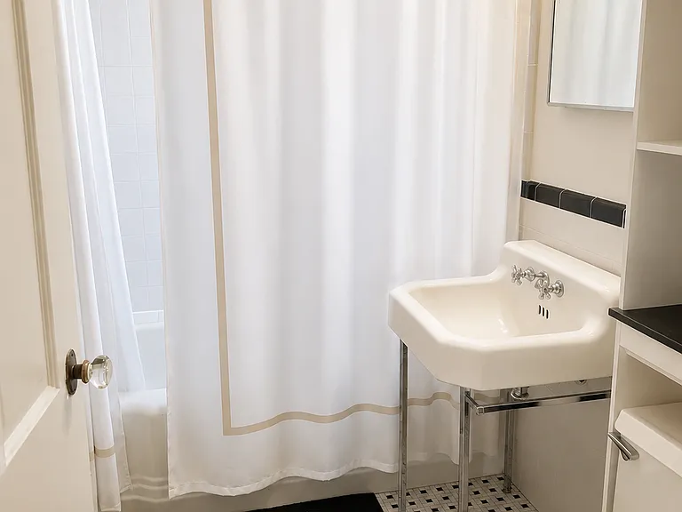 94 Marion St #5 — Photo 8