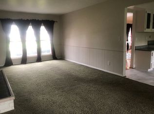 2112 Chalet Dr, Rochester Hills, MI 48309