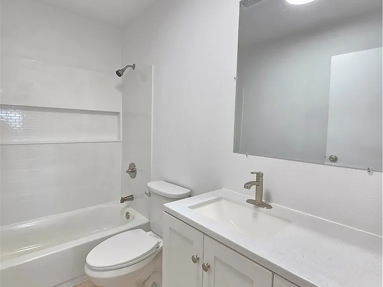 8249 Catalpa Ave #A — Photo 10