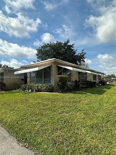 1252 Club Dr W #D Photo 1