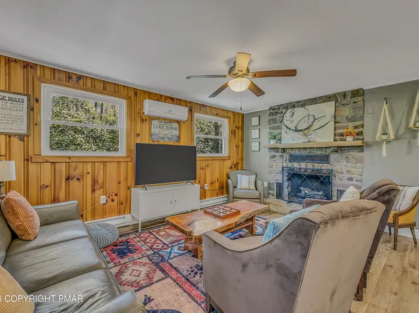 29 Lakeview Dr, Lake Harmony, PA 18624