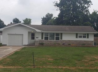 1300 W Maple St, Columbus, KS 66725