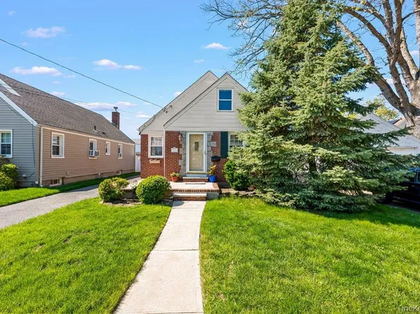134 E Dover Street, Valley Stream, NY 11580
