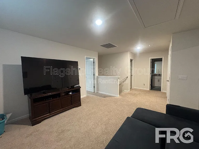 1028 Riverstone Dr — Photo 17