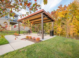 5245 Ridgeview Retreat Dr, Chantilly, VA 20151