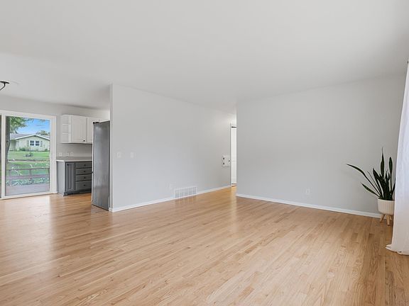 5th image of 406 E Verleen Ave