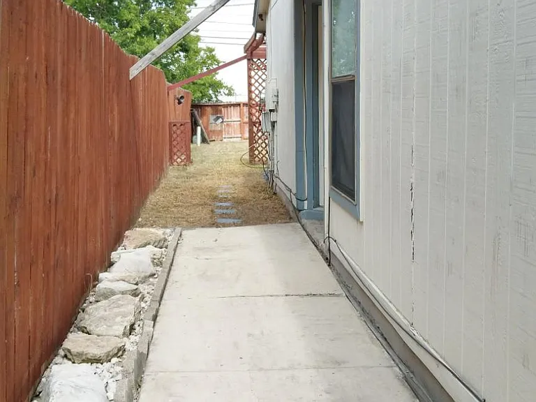 2527 Corian Glen Dr — Photo 17