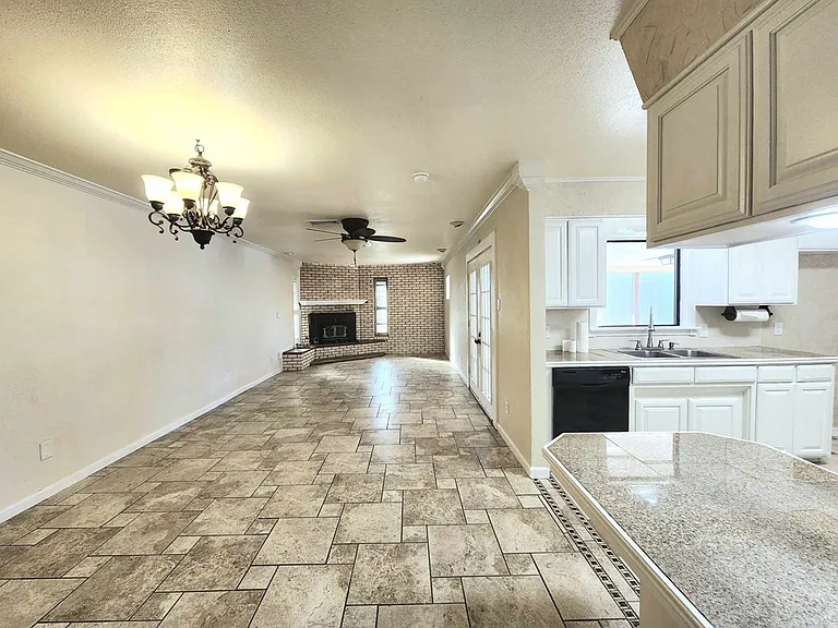 2905 Byron Ave — Photo 18